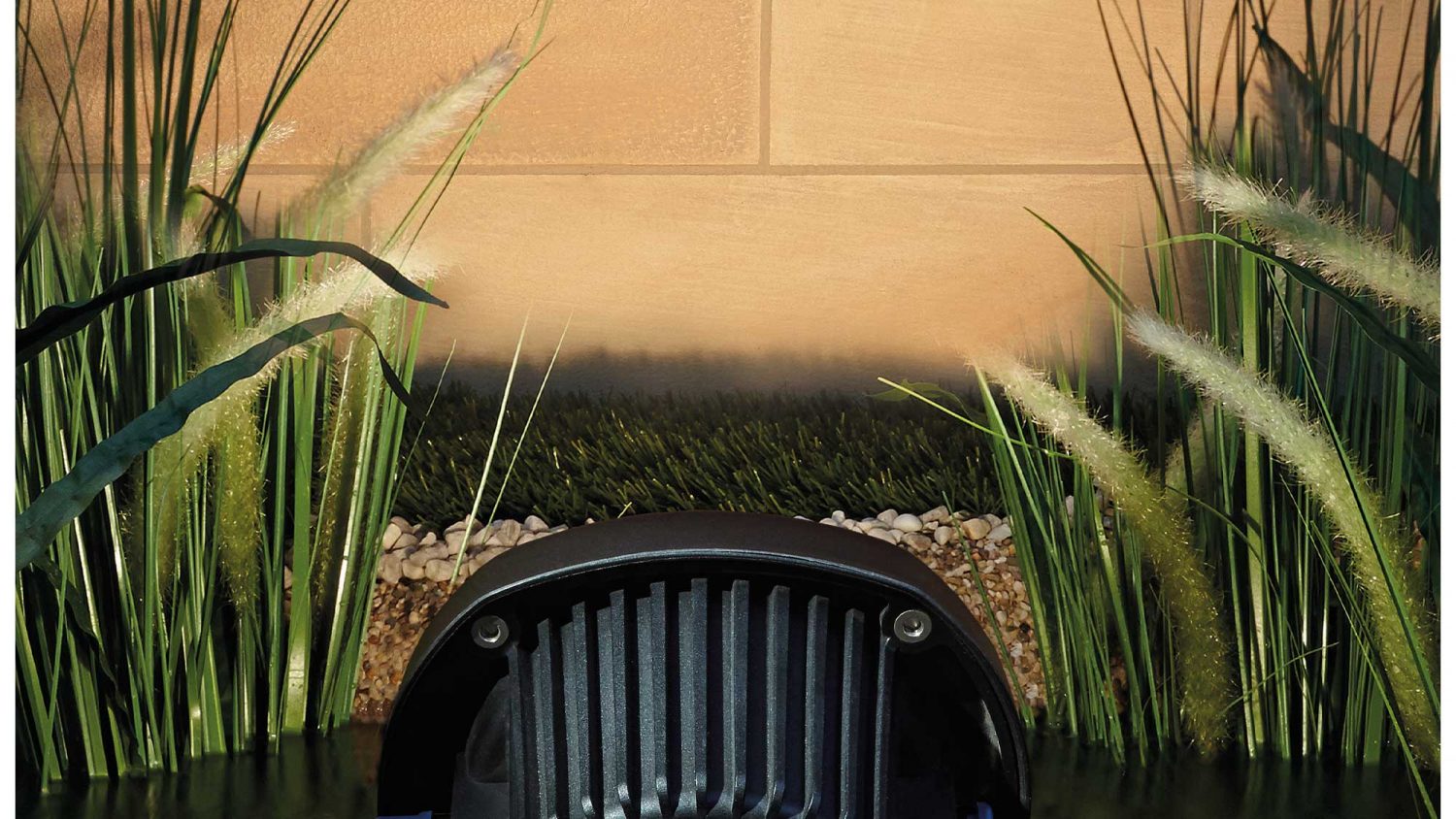 The Oase LunAqua Power LED XL 4000 Wide Flood has a wide 45° bream angle for broad illumination of underwater features or bankside settings.