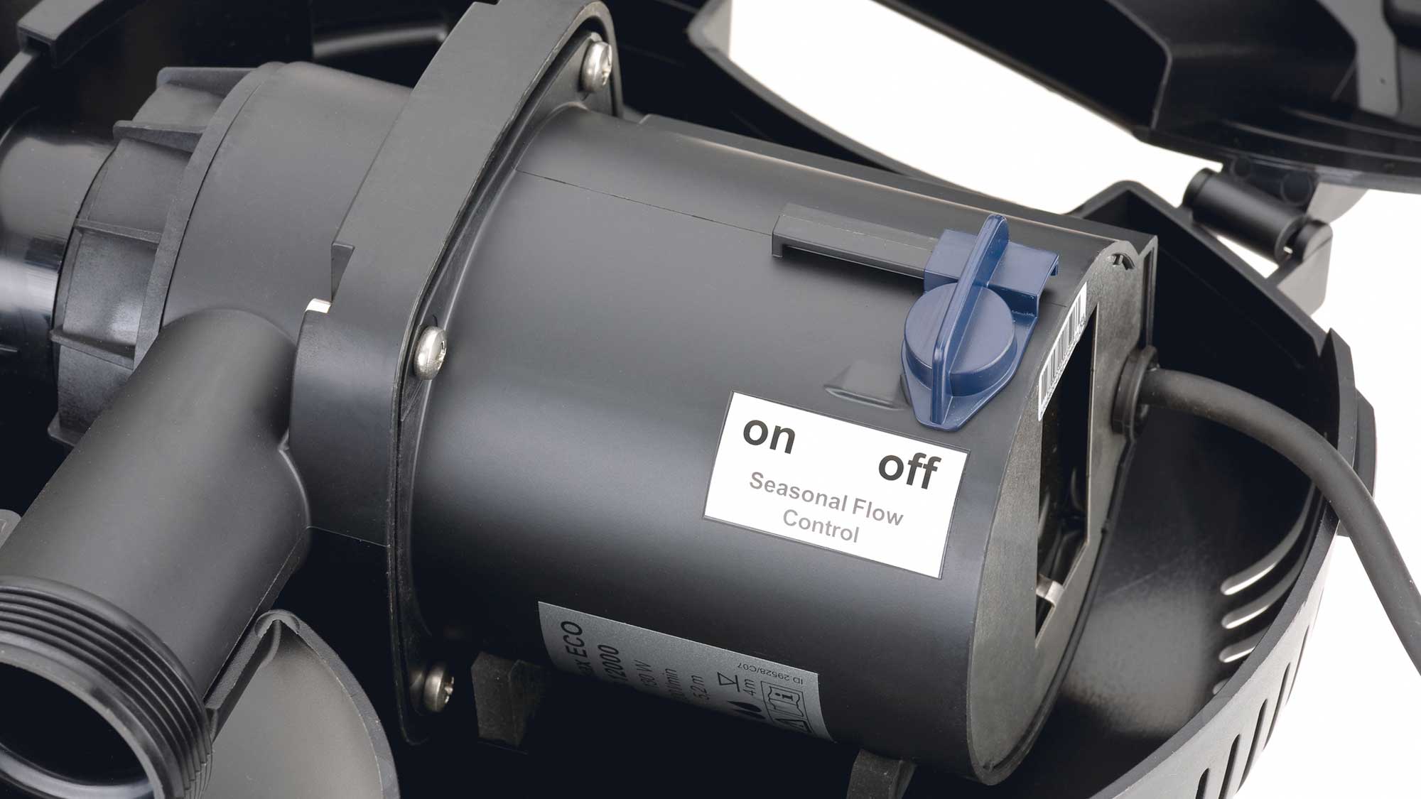OASE105021-AquaMaxEcoPremium20000-Schalter The Oase Aquamax Eco Premium 20000 is an energy-efficient filter drawing water from two locations useful when supplying water to a pond filter.