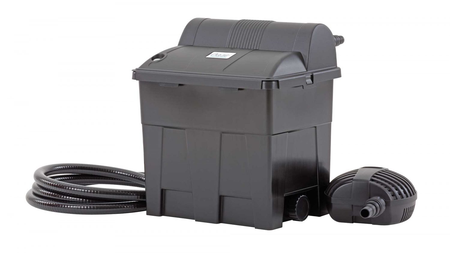 The Oase BioSmart Set 7000 includes a 9W Vitronic UV clarifier, an AquaMax Eco Classic 2500 pump, 3m of hose, and 100ml of Oase BioKick.