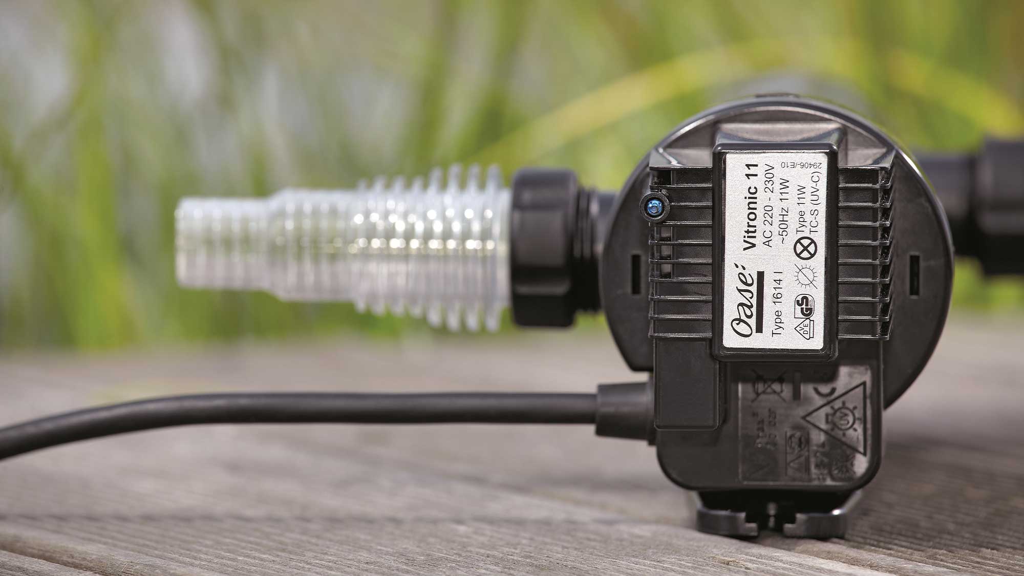 OASE106354-Vitronic11W The Oase Vitronic 11W UV ensures clear water in natural ponds to 10mยณ and goldfish ponds up to 5mยณ killing algae that causes green water.