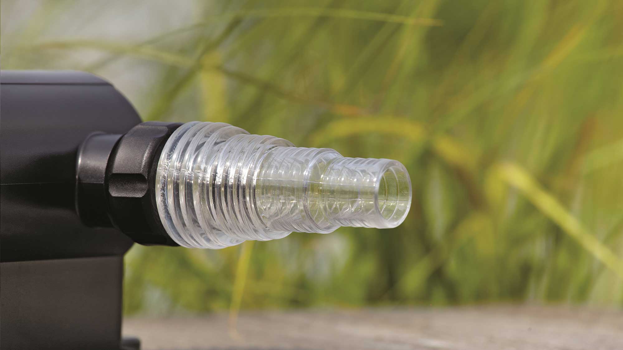 OASE106357-Vitronic11W The Oase Vitronic 11W UV ensures clear water in natural ponds to 10mยณ and goldfish ponds up to 5mยณ killing algae that causes green water.