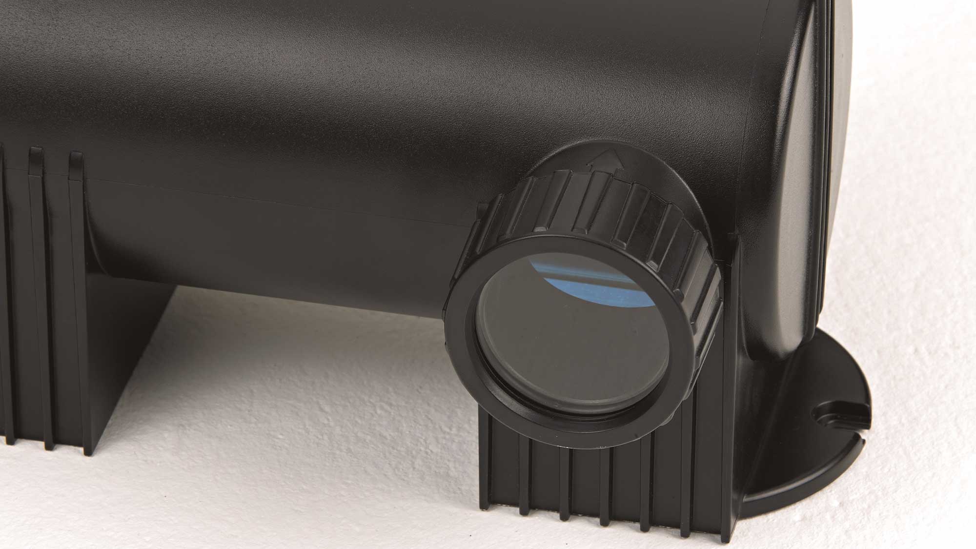 OASE106381-Vitronic55W The Oase Vitronic 55W UV ensures clear water in natural ponds to 60mยณ and goldfish ponds up to 30mยณ killing algae that causes green water.