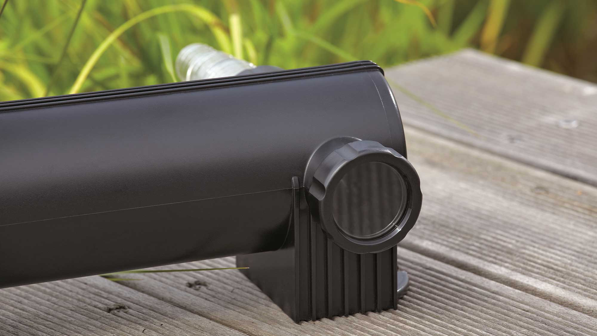 OASE106400-Vitronic55W The Oase Vitronic 55W UV ensures clear water in natural ponds to 60mยณ and goldfish ponds up to 30mยณ killing algae that causes green water.