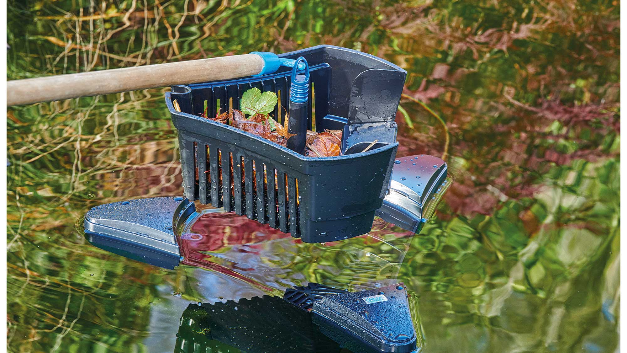 OASE107072-SwimSkimCWS The Oase SwimSkim 50 is a floating pond skimmer that effectively harvests leaves and other debris from the surface of your pond.