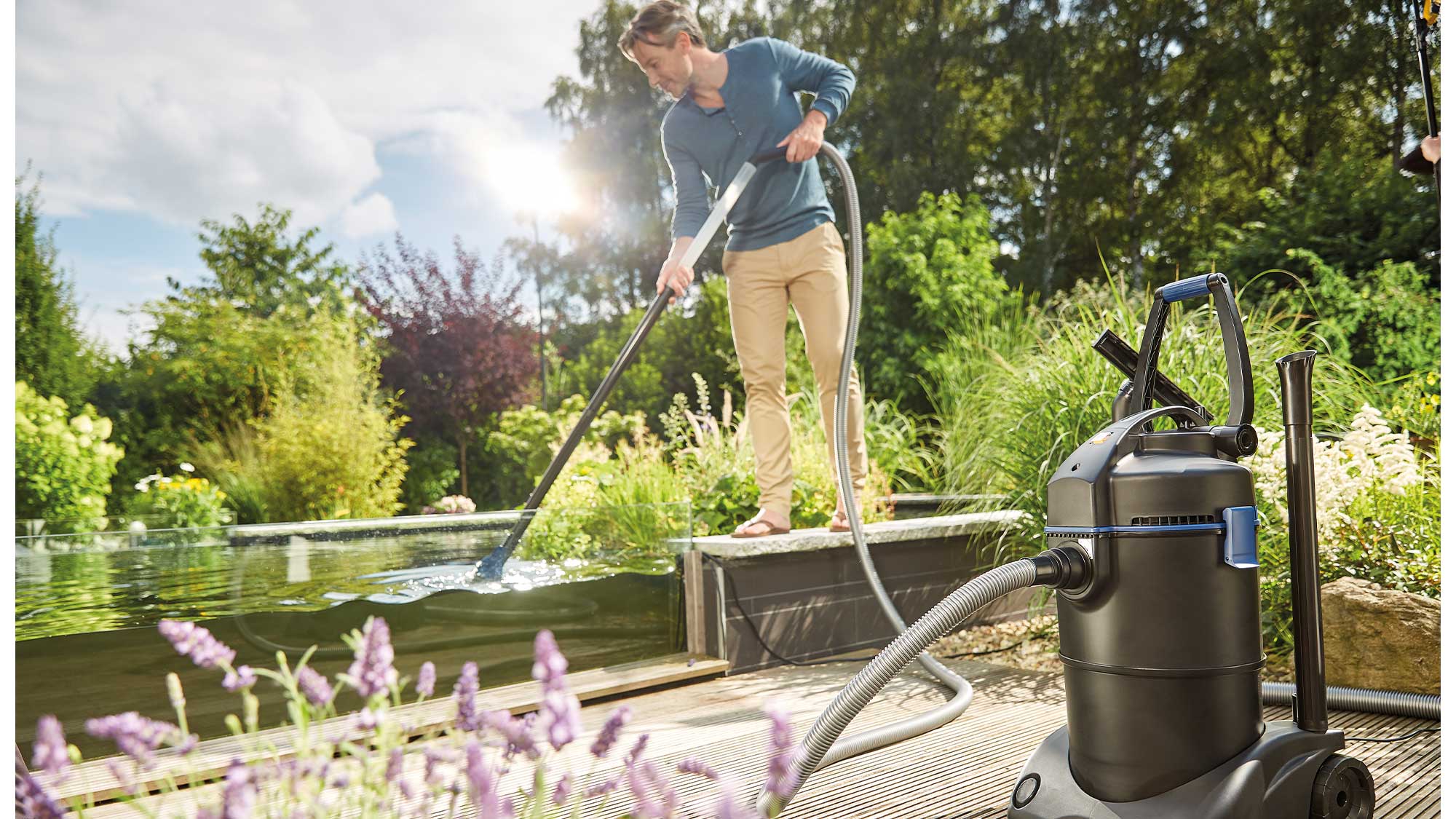 OASE107193-PondoVac3 Oase PondoVac 3 is a powerful pond vacuum cleaner for removing pond silt, sludge and debris.