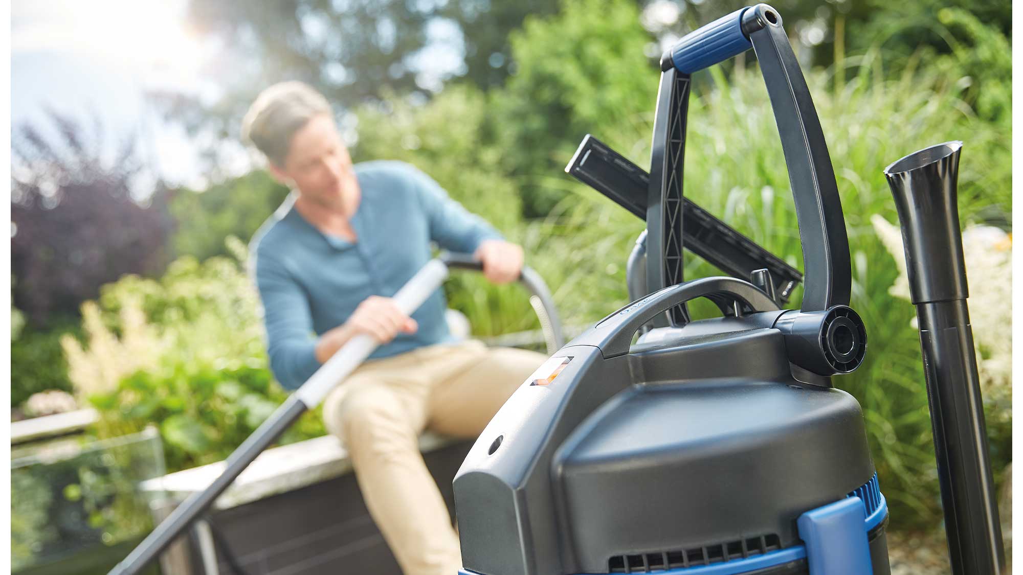 OASE107257-PondoVac3 Oase PondoVac 3 is a powerful pond vacuum cleaner for removing pond silt, sludge and debris.