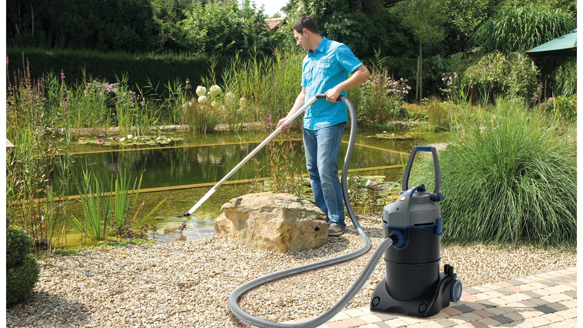 OASE107280-PondoVac4 Oase PondoVac 4 is a powerful pond vacuum cleaner for removing pond silt, sludge and debris.