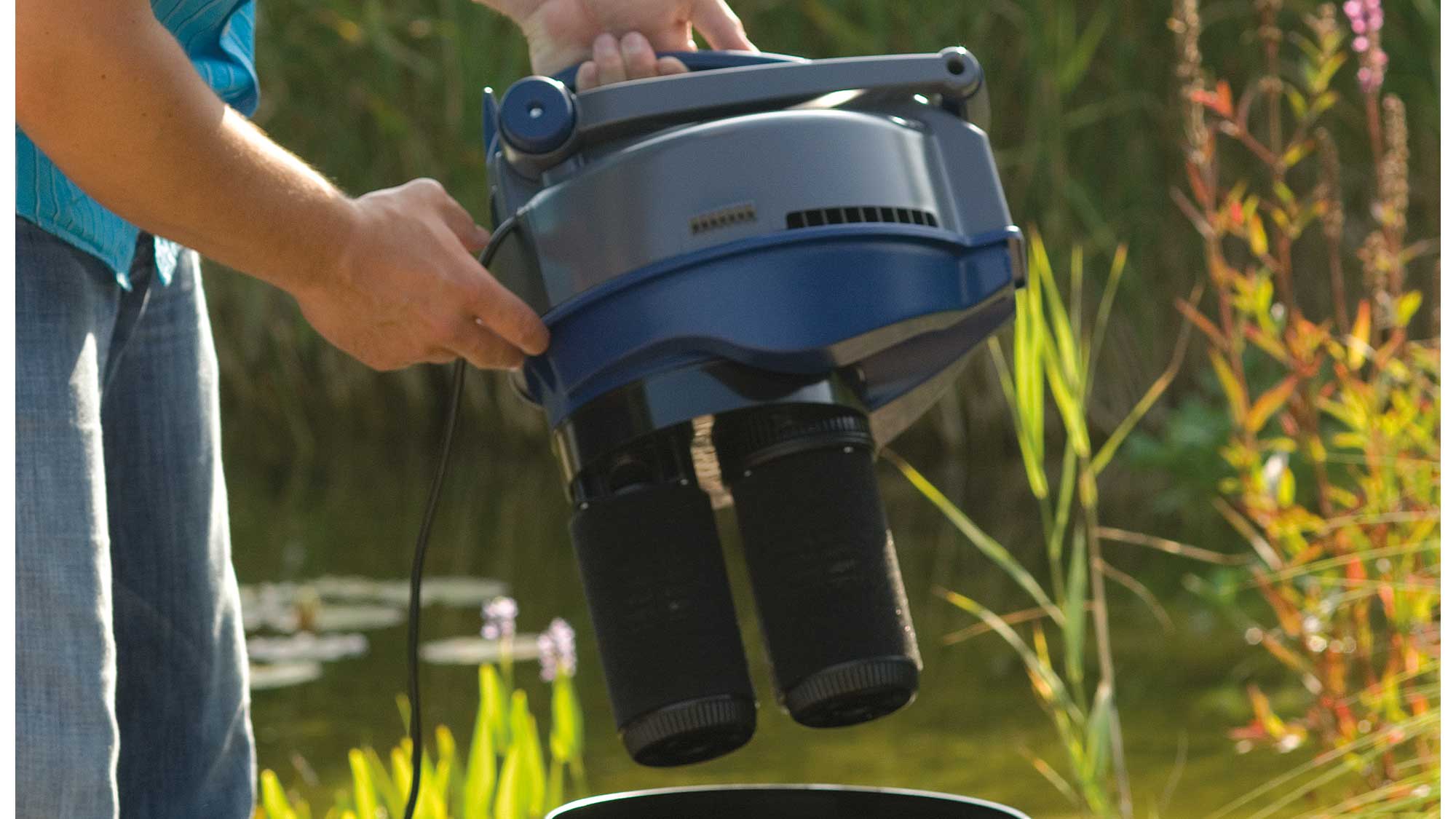 OASE107289-PondoVac4 Oase PondoVac 4 is a powerful pond vacuum cleaner for removing pond silt, sludge and debris.
