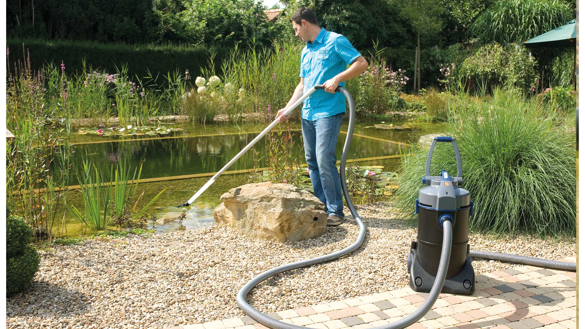 OASE107299-PondoVac4 Oase PondoVac 4 is a powerful pond vacuum cleaner for removing pond silt, sludge and debris.