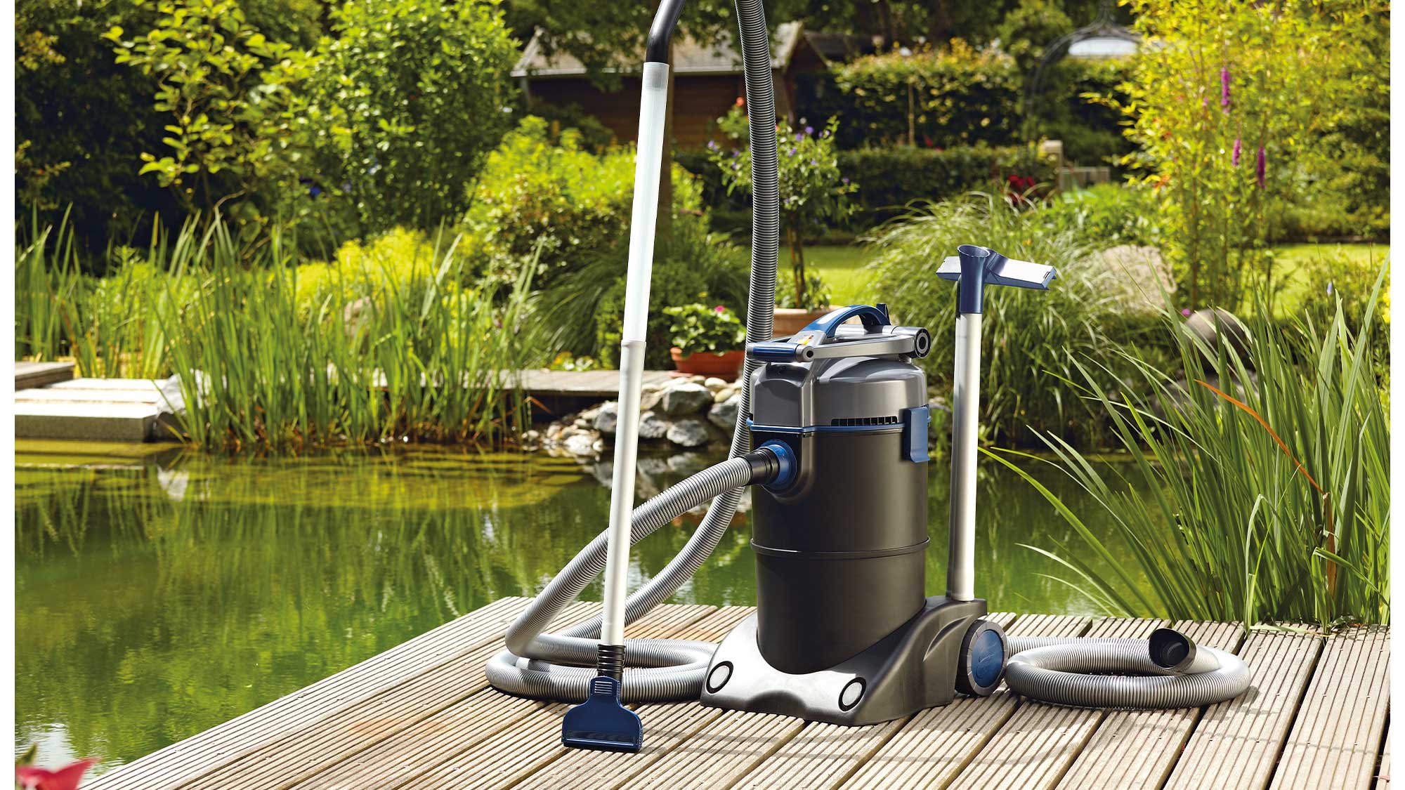 OASE107302-PondoVac4 Oase PondoVac 4 is a powerful pond vacuum cleaner for removing pond silt, sludge and debris.