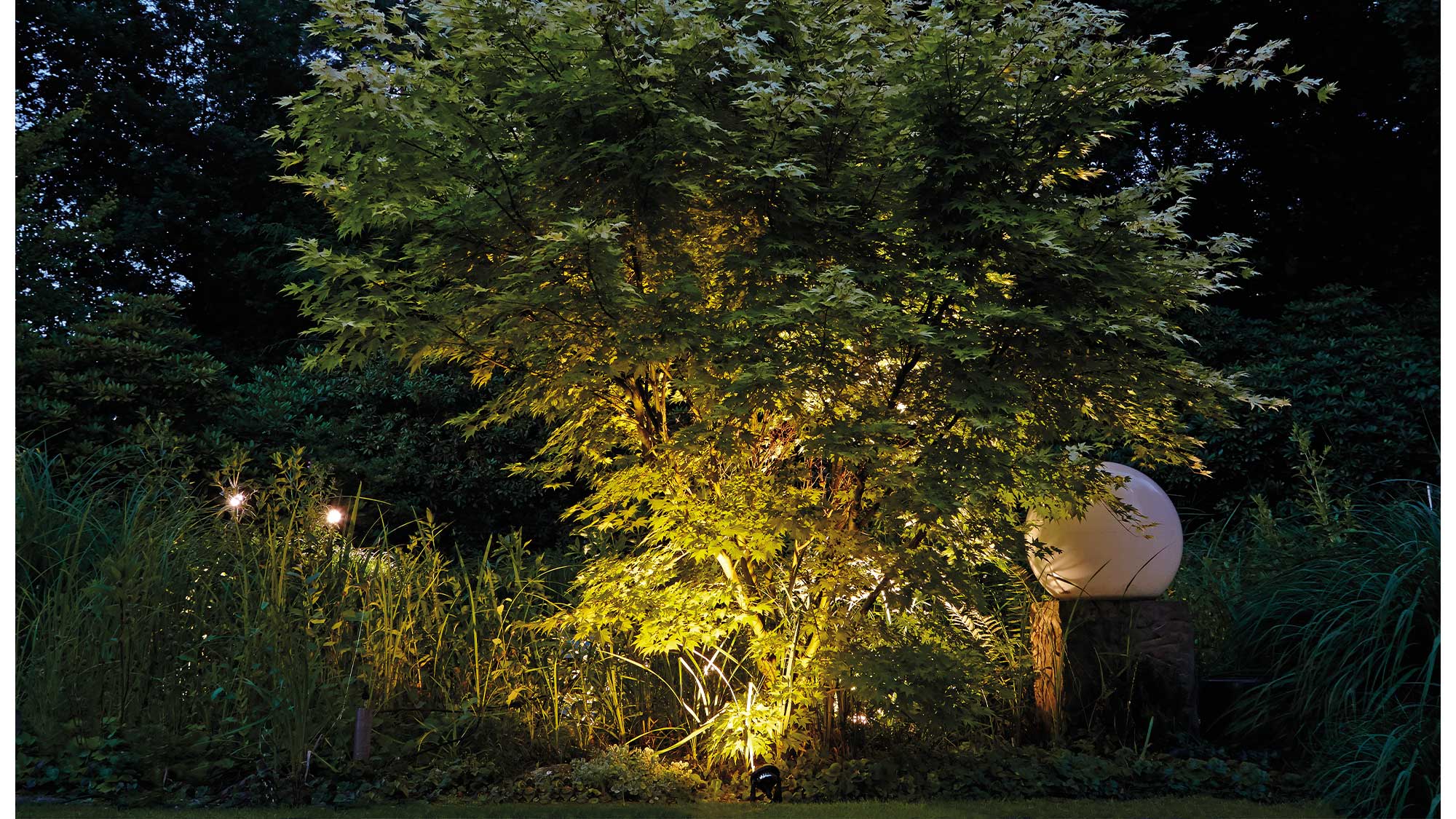 OASE109480-LunAqua-Power-LED-W Oase LunAqua Power LED Light is a single light that may be added to a LunAqua Power LED Set (supplied separately) for a total of up to four lights.