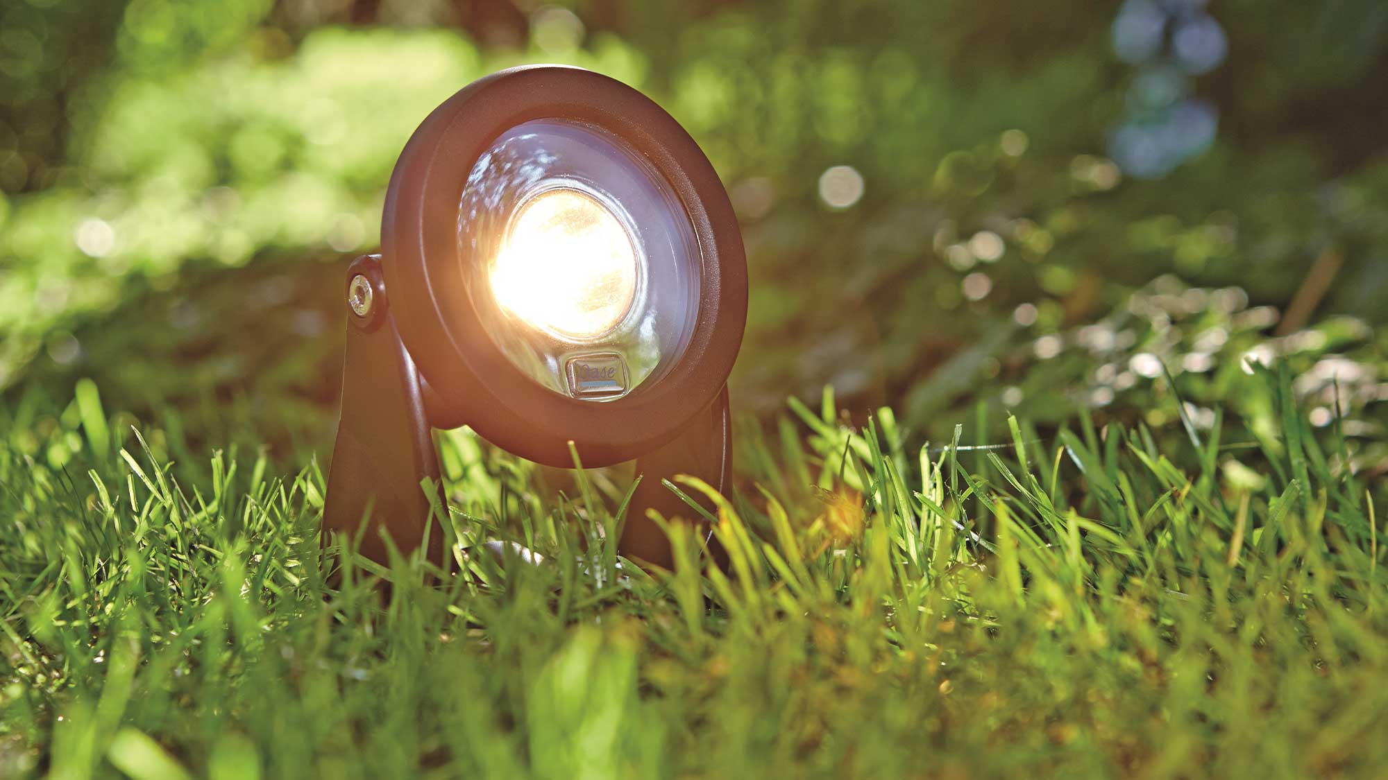 OASE109485-LunAqua-Power-LED-W The Oase LunAqua Power LED Set 1 consists of one extremely powerful pond light plus transformer.