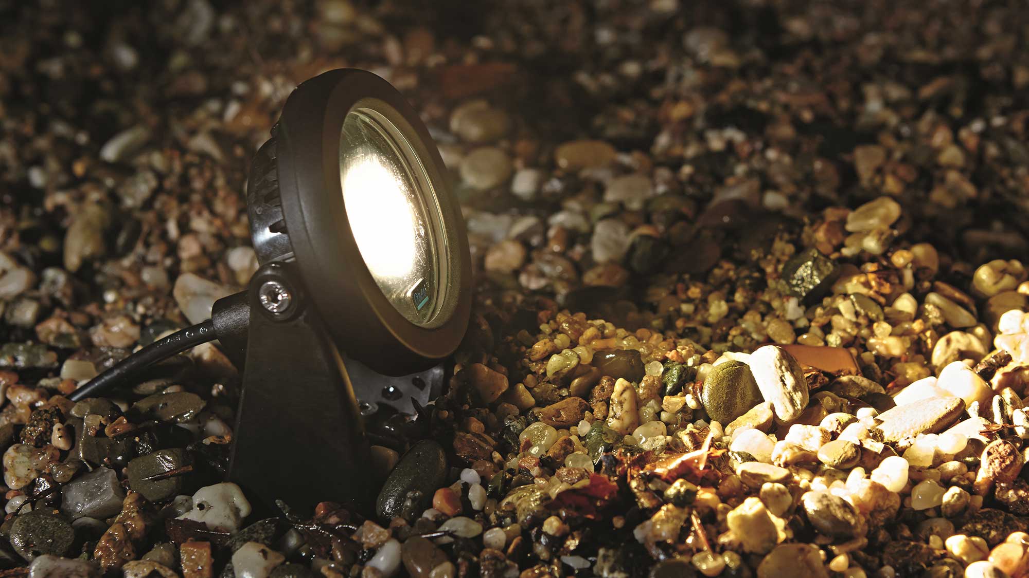 OASE109488-LunAqua-Power-LED-W The Oase LunAqua Power LED Set 1 consists of one extremely powerful pond light plus transformer.