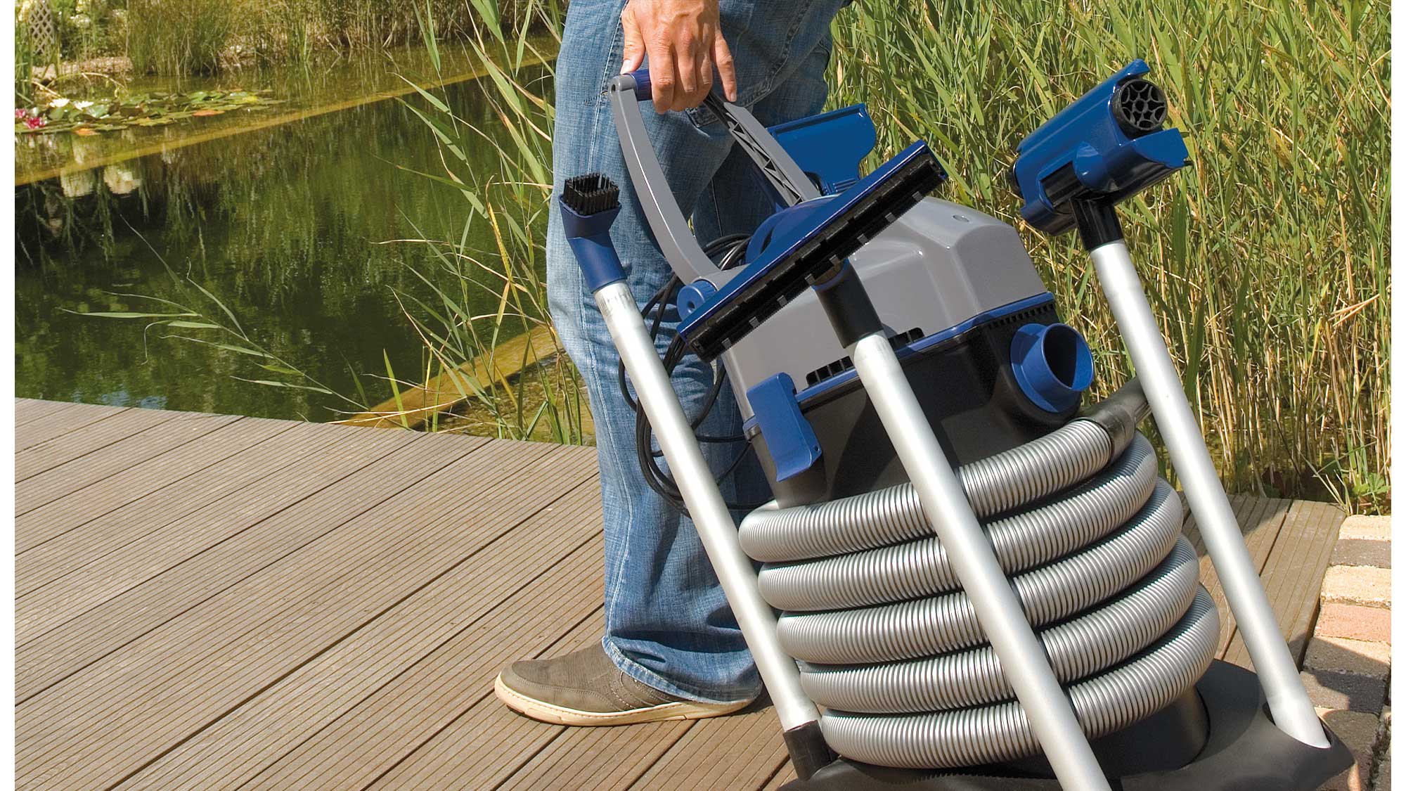 OASE158822-PondoVac4 Oase PondoVac 4 is a powerful pond vacuum cleaner for removing pond silt, sludge and debris.